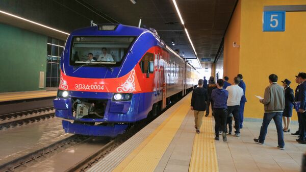 Поезд, прибывший на вокзал - Sputnik Казахстан