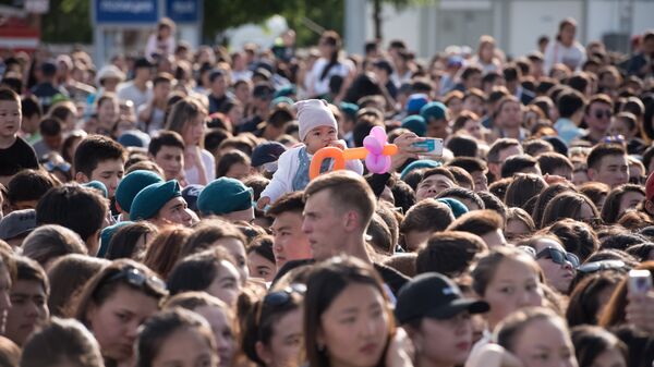 Люди в толпе, архивное фото  - Sputnik Казахстан