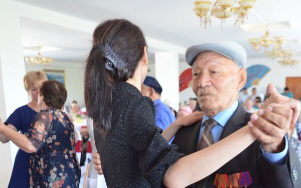 Концерт в доме престарелых в Алматинской области - Sputnik Казахстан