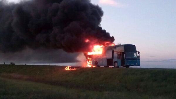 Автобус загорелся на трассе в Костанайской области - Sputnik Казахстан