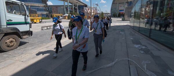 ЭКСПО көрмесіндегі еріктілер - Sputnik Қазақстан