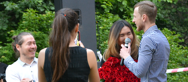 Алматинец сделал необычное предложение своей девушке - Sputnik Казахстан