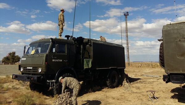 Учения военных связистов на полигоне Карабатан - Sputnik Казахстан