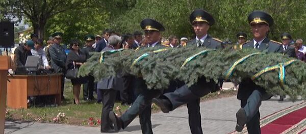 В Актобе почтили память погибших при теракте военнослужащих - Sputnik Казахстан