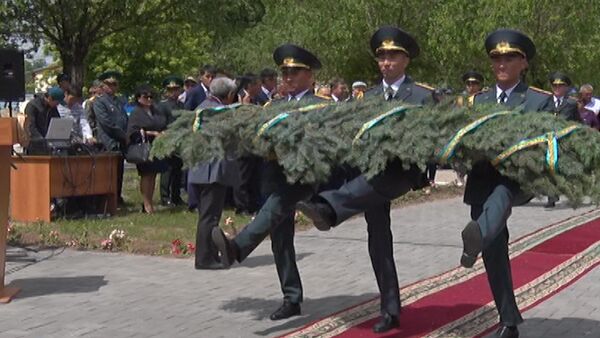 В Актобе почтили память погибших при теракте военнослужащих - Sputnik Казахстан