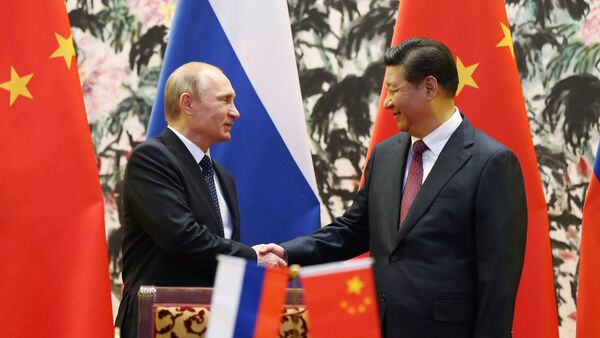 Президент России Владимир Путин (слева) и его китайский коллега Си Цзиньпин. Архивное фото - Sputnik Казахстан