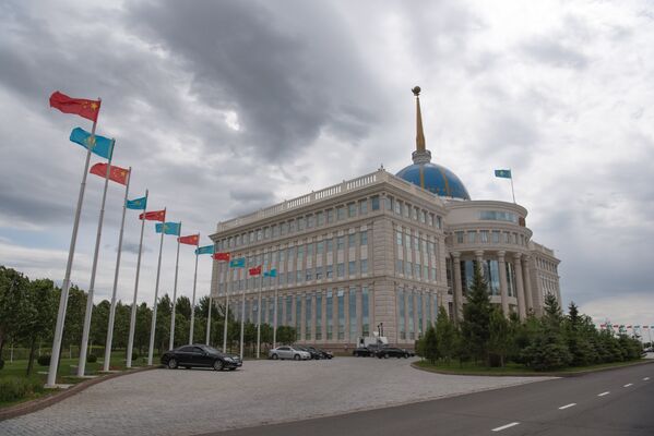 Флаги Казахстана и Китая у Акорды - Sputnik Казахстан