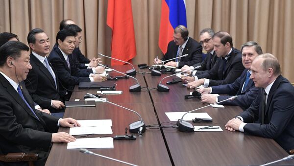 Президент РФ Владимир Путин и председатель КНР Си Цзиньпин во время встречи в Астане. - Sputnik Казахстан