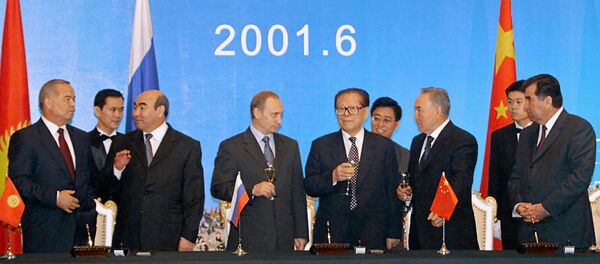 Первый саммит глав государств-участников Шанхайской организации сотрудничества в Китае Первый саммит глав государств-участников Шанхайской организации сотрудничества в Китае - Sputnik Казахстан