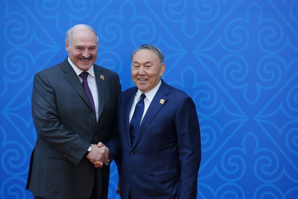 Президент Беларуси Александр Лукашенко (слева) и президент Казахстана Нурсултан Назарбаев - Sputnik Казахстан