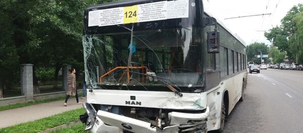 Столкнулись два автобуса и пять машин в Алматы - Sputnik Казахстан