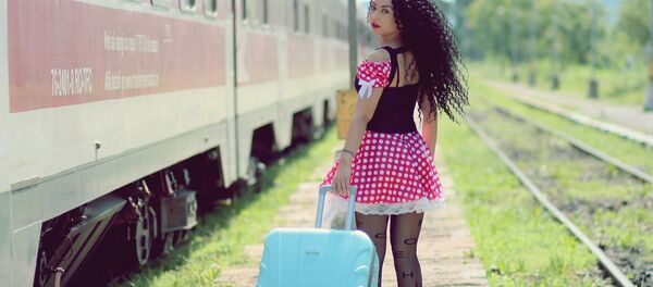 Девушка с чемоданом - Sputnik Казахстан