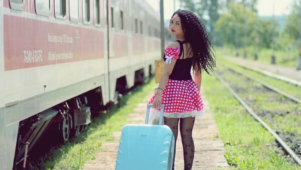 Девушка с чемоданом - Sputnik Казахстан