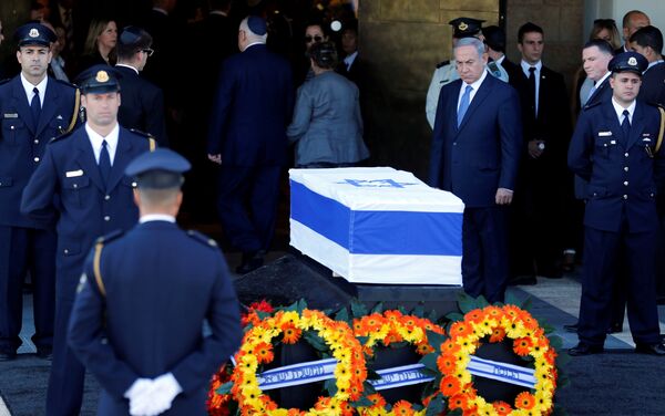Премьер-министр Израиля Биньямин Нетаньяху на церемонии прощания с Шимоном Пересом - Sputnik Казахстан