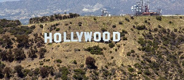 Знаменитый знак Голливуда на фоне холма - Sputnik Казахстан