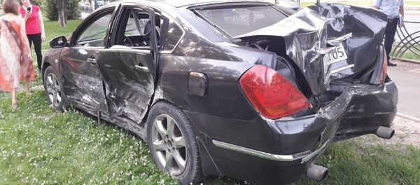 Nissan вылетел на тротуар и сбила пешехода в Алматы - Sputnik Казахстан