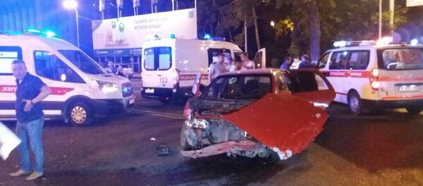 В Алматы на пересечении улиц Толе би и Панфилова произошло ДТП В Алматы на пересечении улиц Толе би и Панфилова произошло ДТП - Sputnik Казахстан