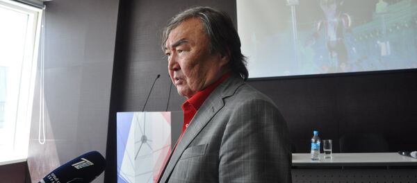 Олжас Сулейменов в павильоне Франции на ЭКСПО Олжас Сулейменов в павильоне Франции на ЭКСПО - Sputnik Казахстан