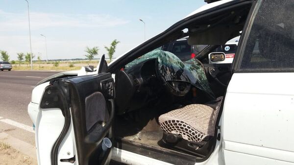 Разбитое стекло автомобиля - Sputnik Казахстан