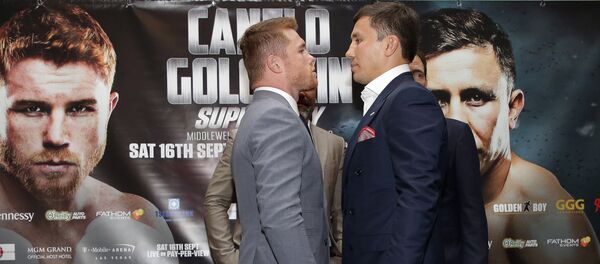 Дуэль взглядов Головкина и Канело Дуэль взглядов Головкина и Канело - Sputnik Казахстан