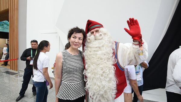 Санта-Клаус приехал на ЭКСПО в жаркую Астану - Sputnik Казахстан