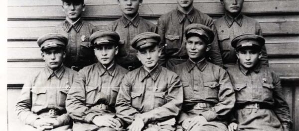 Уразбаев В.Б. с земляками-однополчанами - 1940г. Уразбаев В.Б. с земляками-однополчанами - 1940г. - Sputnik Казахстан