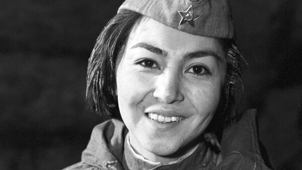 Мергендер фильмінде Әлия Молдағұлованың рөлін сомдаған актриса Айтұрған Темірова Мергендер фильмінде Әлия Молдағұлованың рөлін сомдаған актриса Айтұрған Темірова - Sputnik Қазақстан