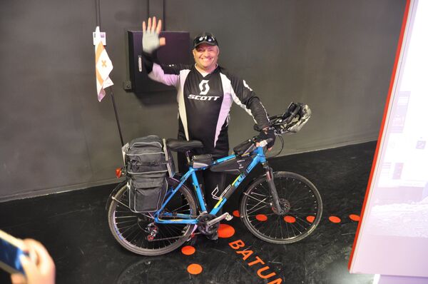 Грузинский велопутешественник Нодар Беридзе - Sputnik Казахстан