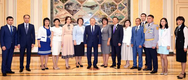 Назарбаев встретился с лучшими госслужащими страны - Sputnik Казахстан