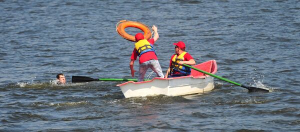 Спасатели на воде, архивное фото Спасатели на воде, архивное фото - Sputnik Казахстан