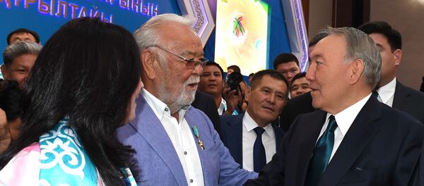Нурсултан Назарбаев во время V Всемирного курултая казахов Нурсултан Назарбаев во время V Всемирного курултая казахов - Sputnik Казахстан