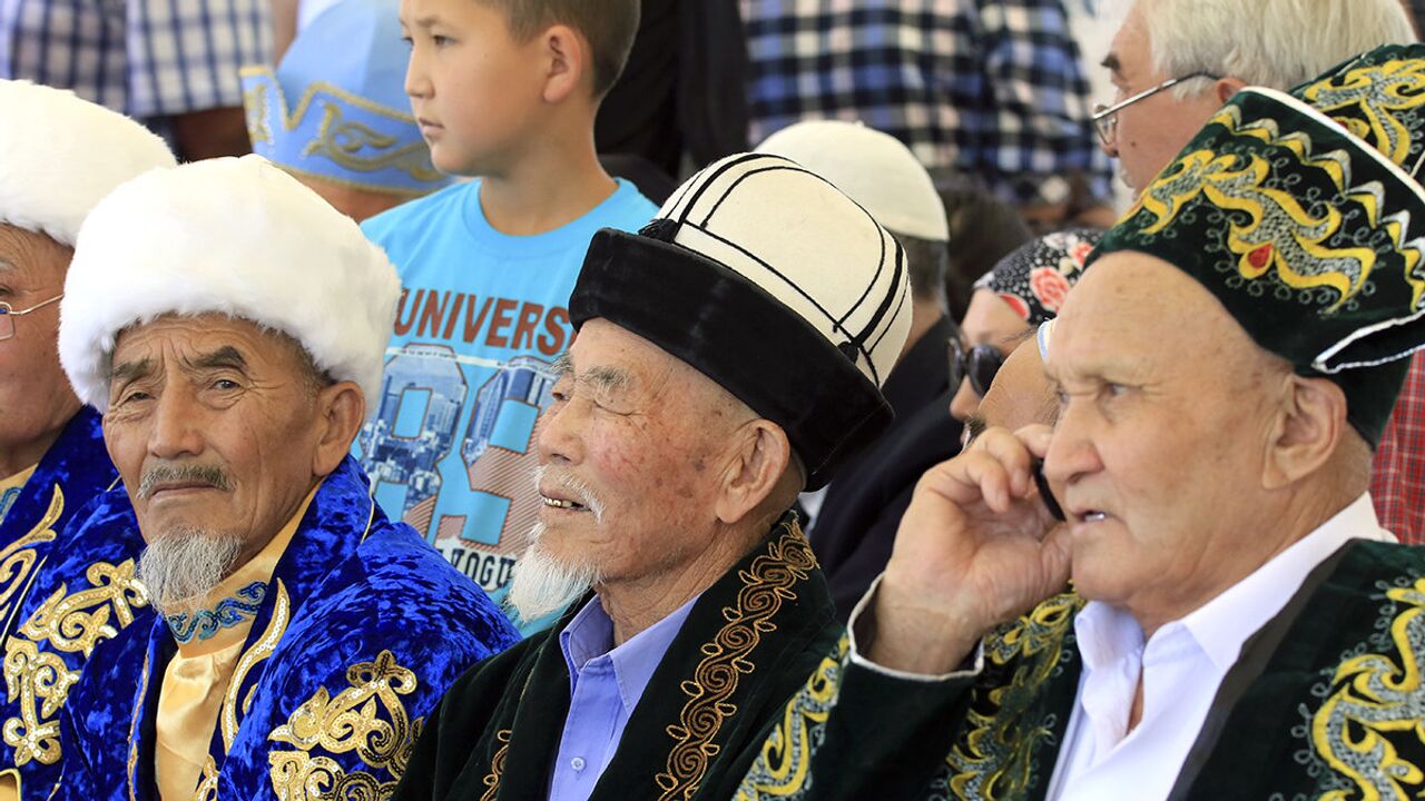 Төменнен секс әйел