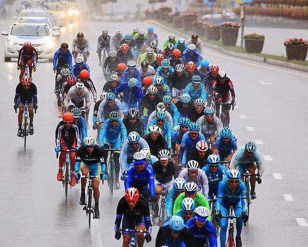 Профессиональная однодневная шоссейная велогонка международного уровня Тур Алматы-2016 - Sputnik Казахстан