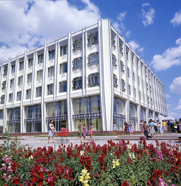 Здание нового Дома быта в городе Целиноград – будущей столице Казахстана - Sputnik Казахстан