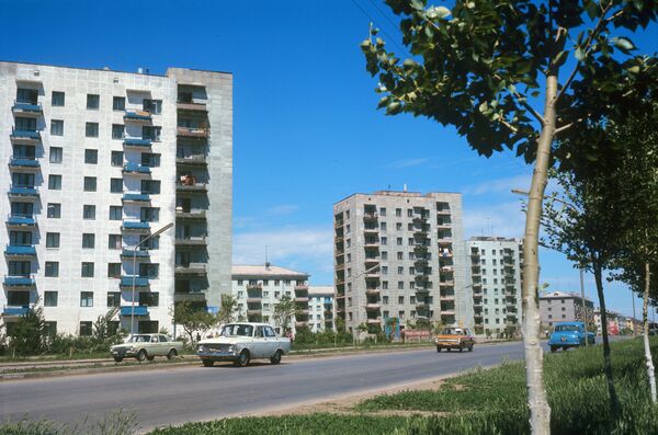 Одна из улиц города Целинограда Одна из улиц города Целинограда - Sputnik Казахстан