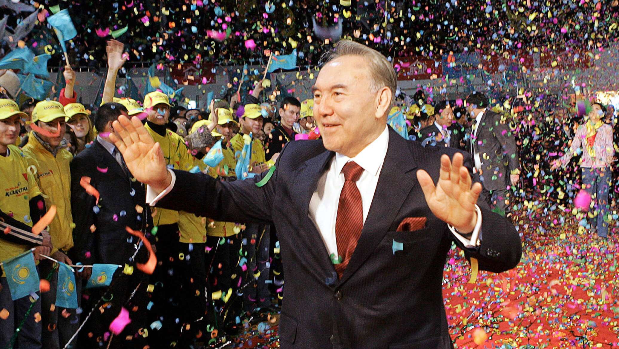 президент казахстана с народом