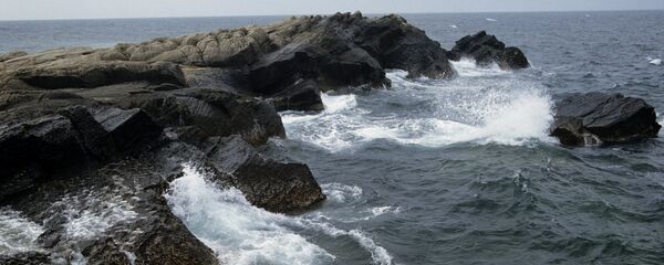 Прибой на берегу Каспийского моря, архивное фото - Sputnik Казахстан