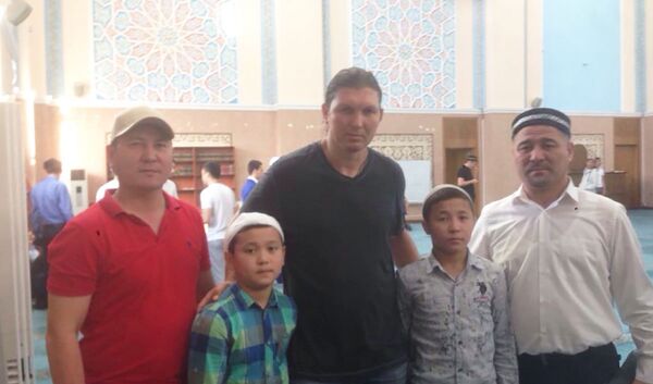 Василий Жиров в мечети Нур-Астана - Sputnik Казахстан