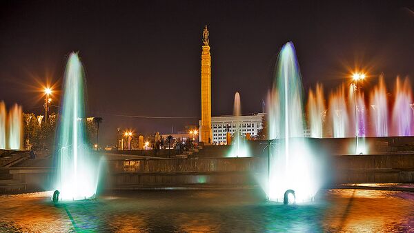 Городские фонтаны вечером в Алматы, архивное фото - Sputnik Казахстан