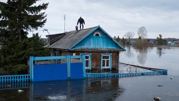 Фотографии, сделанные во время весеннего паводка в 2016 году в поселках Омской области - Sputnik Казахстан