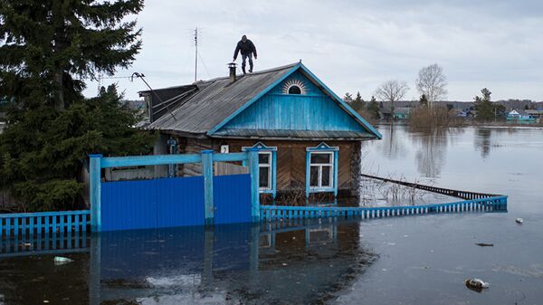 Фотографии, сделанные во время весеннего паводка в 2016 году в поселках Омской области - Sputnik Казахстан
