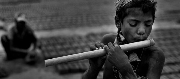 Шафик (11 лет) обожает играть на флейте, как только выделяется минутка Шафик (11 лет) обожает играть на флейте, как только выделяется минутка - Sputnik Казахстан