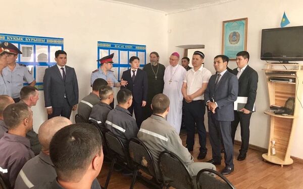 Духовенство посещает колонию строгого режима близ Астаны - Sputnik Казахстан