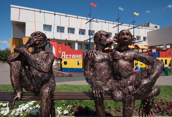 Скульптура обезьянок - Sputnik Казахстан