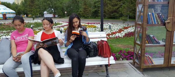 Шкаф с бесплатными книгами в Астане - Sputnik Казахстан