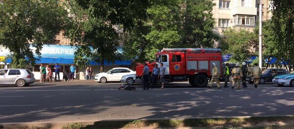 Пожарная машина зацепила пешехода в Алматы Пожарная машина зацепила пешехода в Алматы - Sputnik Казахстан