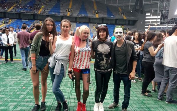 Фанаты Джареда Лето пришли на концерт в образе Джокера и Харли Квин - Sputnik Казахстан