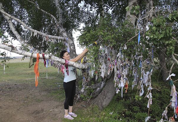 У подножья Улытау можно найти множество родников У подножья Улытау можно найти множество родников - Sputnik Казахстан