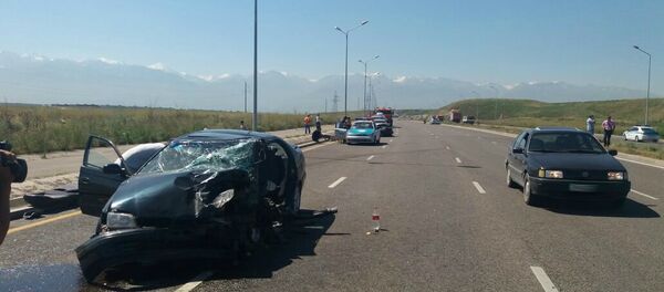 Алматыда арнайы ХҚКО маңында ірі жол апаты болды Алматыда арнайы ХҚКО маңында ірі жол апаты болды - Sputnik Қазақстан