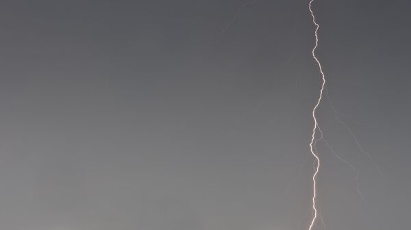 Архивное фото молнии во время грозы - Sputnik Қазақстан